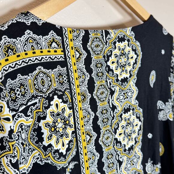 Chicos Womens Blouse 3/4 Sleeve Paisley size XL Yellow Black Rayon Stretch - Picture 6 of 8
